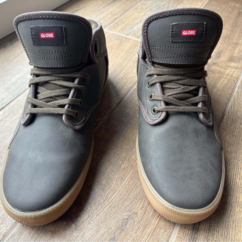 Globe vintage khaki and Brown Sneakers with Skate Style